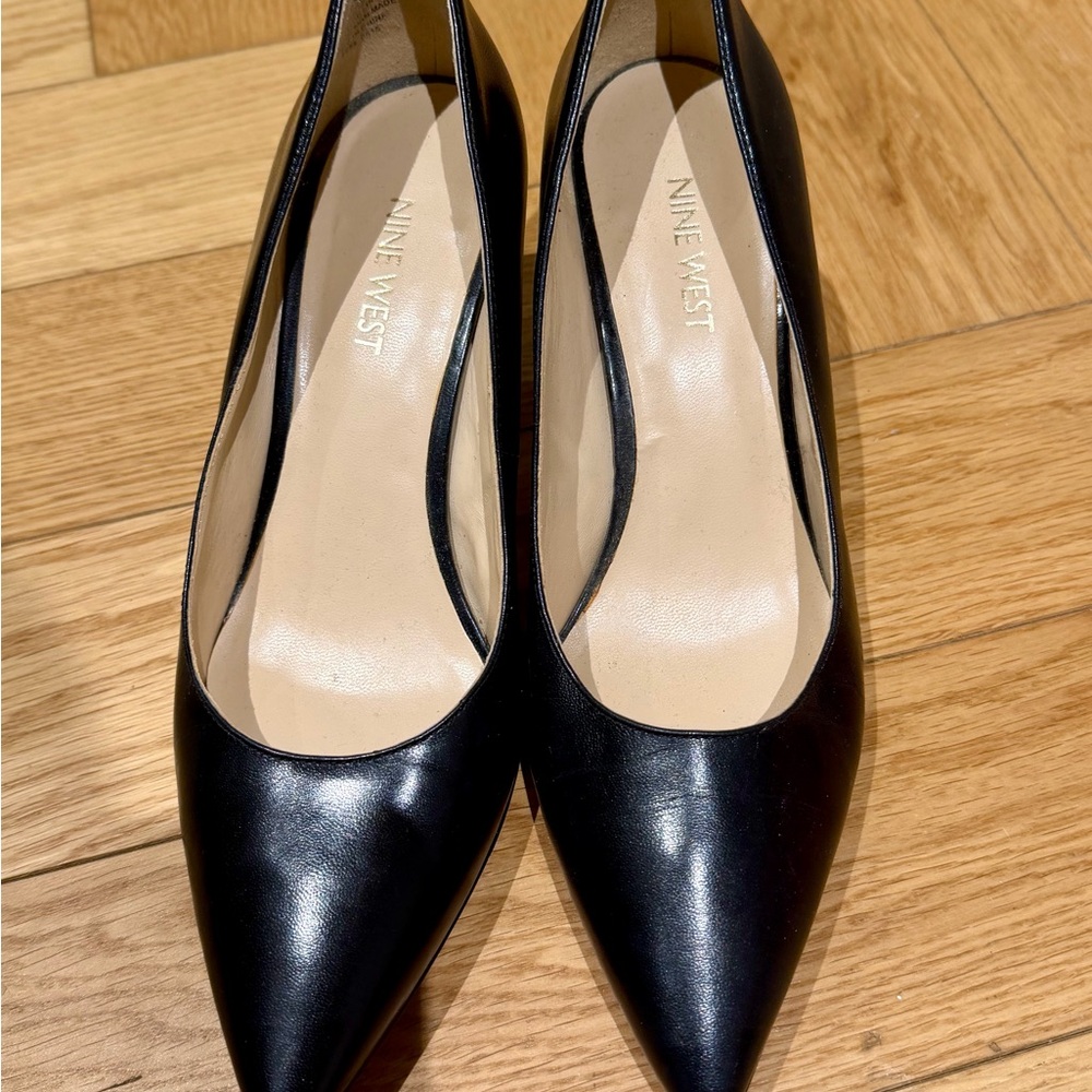 Nine West Black Leather Pointed Toe Pumps